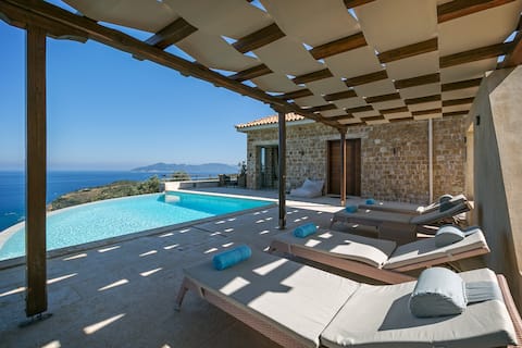 Luxury Villa with sea view and private pool