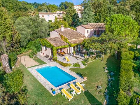 Charming quiet house in Provence sleeping 8
