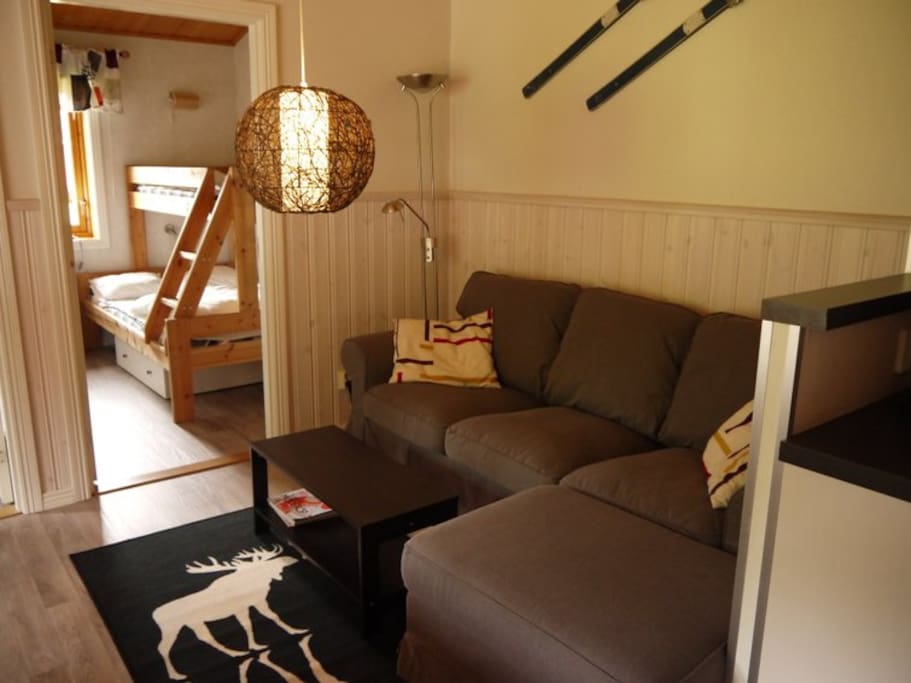 Allrum med soffa och matplats