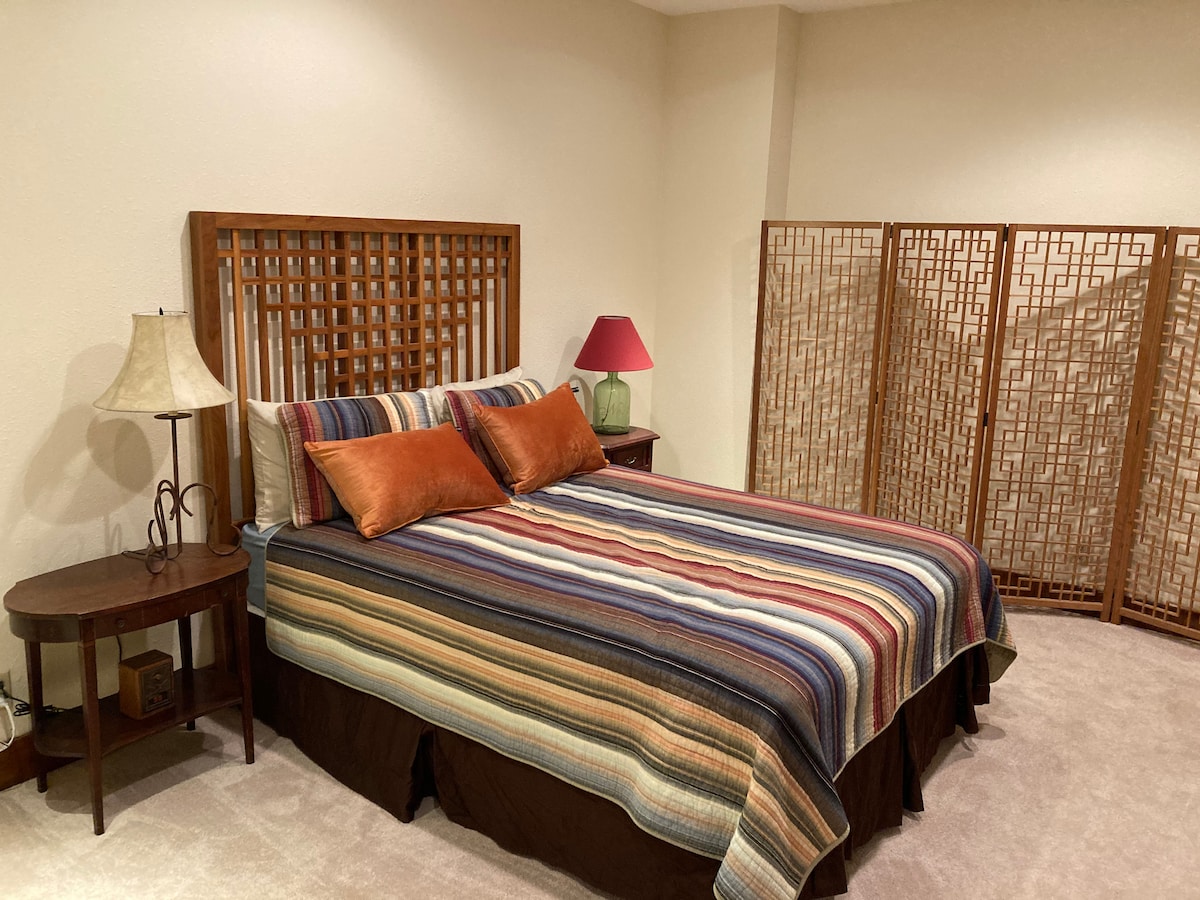 U prizemlju BR #3 s bračnim krevetom....