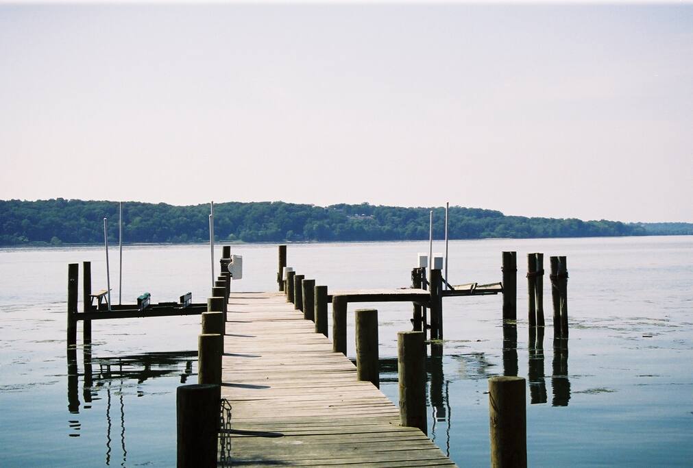 130 foot dock for fresh water fishing and boating. Go left to the Chesapeake Bay; or go right 12 miles to visit the White House in Washington DC