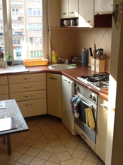 Really cute and functional kitchen, fully equipped.