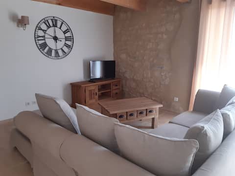 Popular Airbnb listing: Country farmhouse with pool in Cavaillon