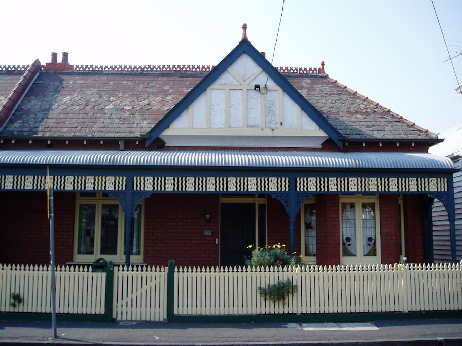 Comfortable, historic house just a block away from trendy Chapel Street