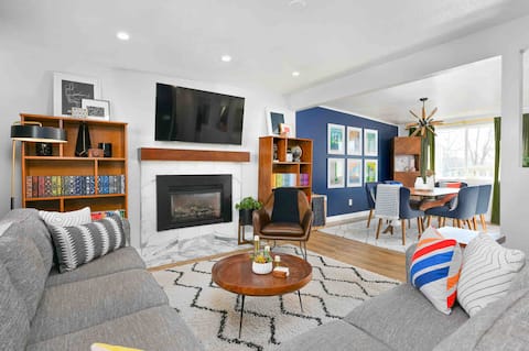 Successful Airbnb property: Colorful & Clean with Plenty of Parking in Glendale
