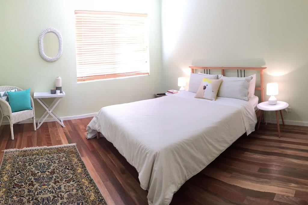 Queen room
