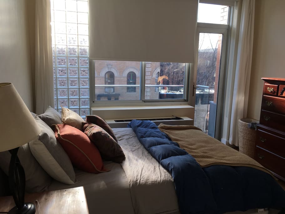 Queen size bed. Dresser and view off a Juliet balcony. Great morning light and plenty of quiet from 6 floors up. (It's an elevator building, don't worry) We have light eliminating shades and drapes, if you don't appreciate the light at 7 am.