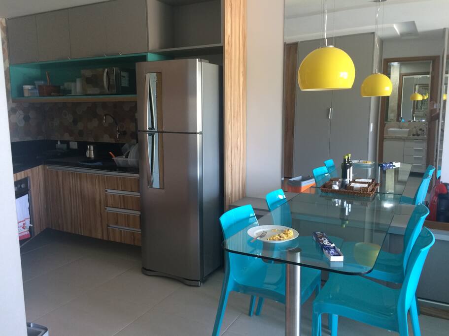 Cozinha e mesa de Jantar