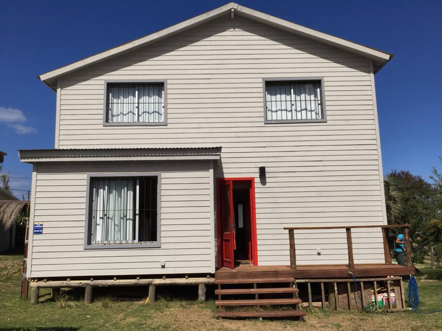 Rear entrance and access to backyard