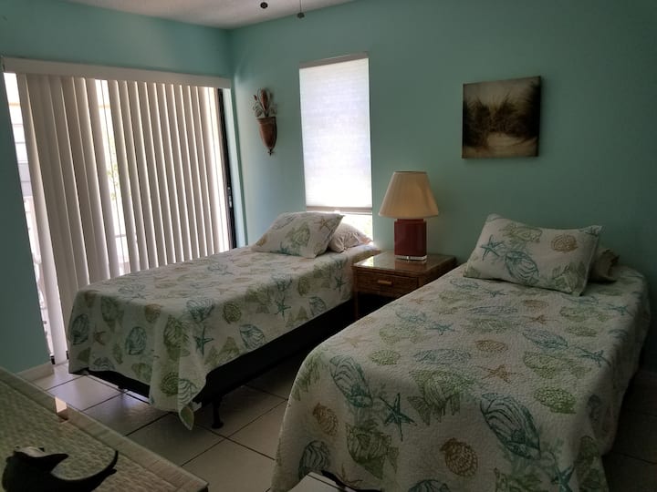 1 of 2 bedrooms on 3rd floor (2 twin beds)