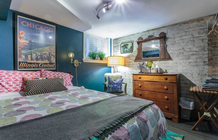 Little Gem Double Rm Home Base for Chicago Trips!