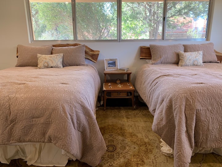 楼上 标准双人床和套内卫生间