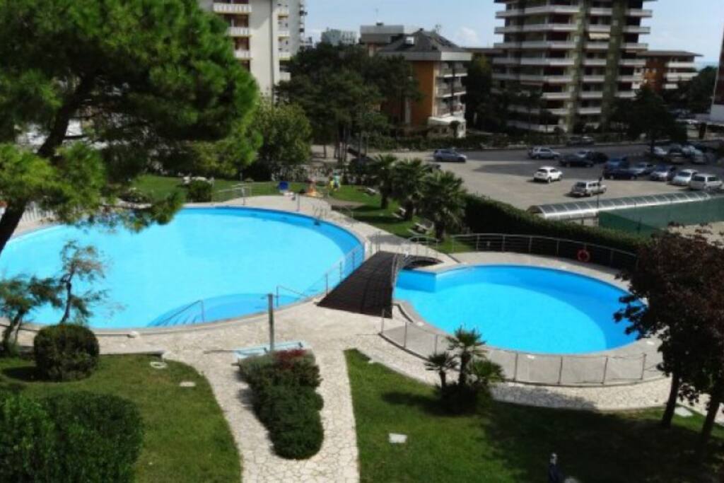 Piscina per adulti e bambini | Swimming pool for adults and children