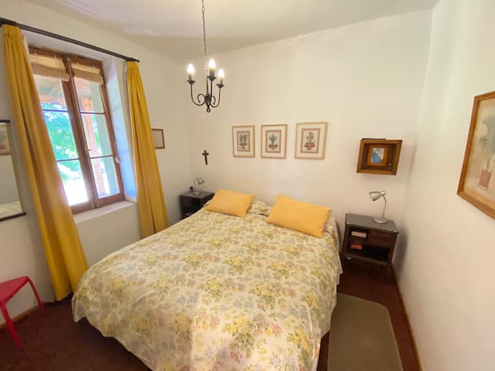 Chumba cha 1
Kitanda aina ya King kilicho na Kabati