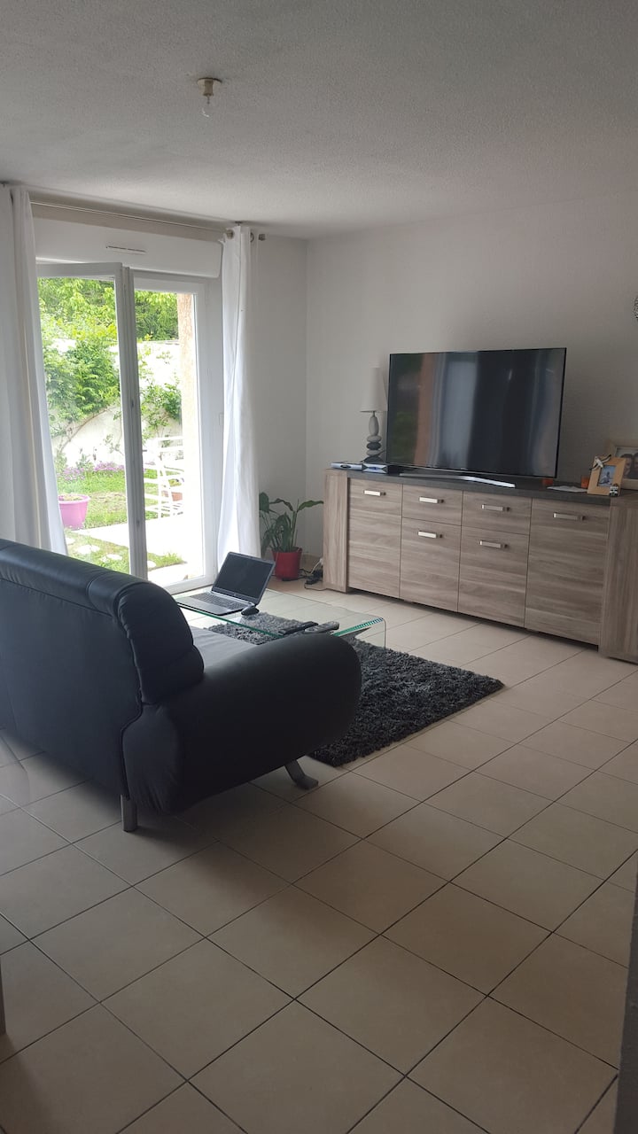 Chambre Agréable, Salle De Bain Privée  , - Saint-Jory