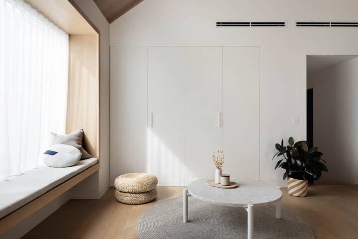 Scandinavian Timber Beach House gallery image 5