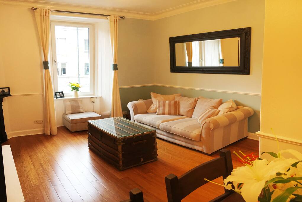 Flat decorated to a high standard throughout