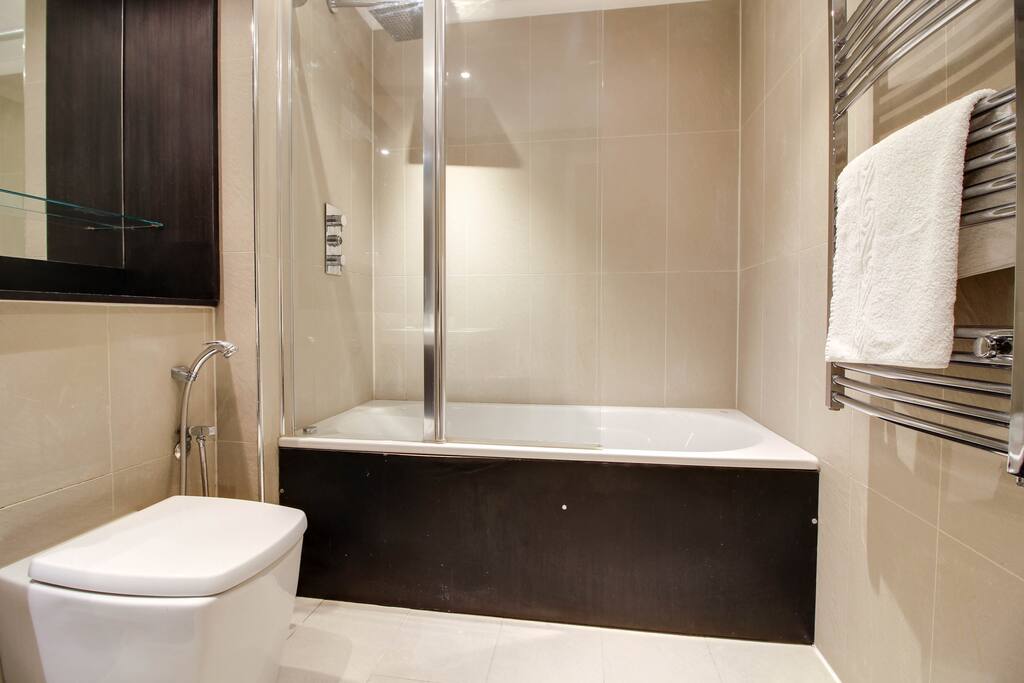 Private Guest Bathroom