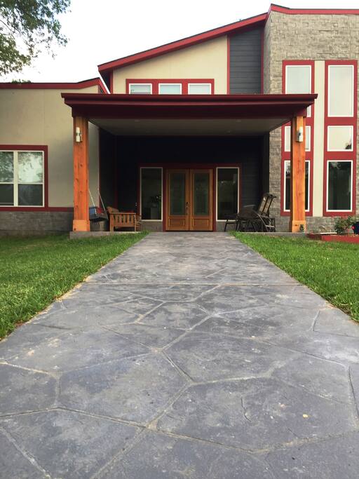 A short easy walk up to the porch