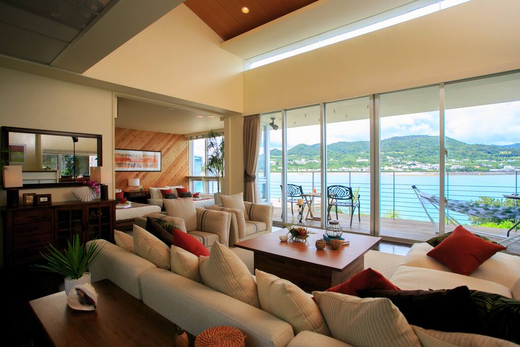 Spacious living room
広いリビングでゆったり過ごせます。
