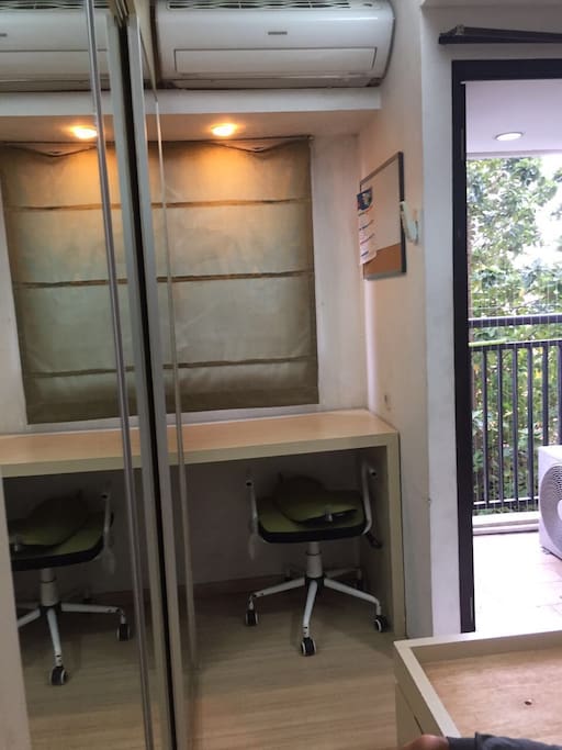 Ruang kerja & balkon