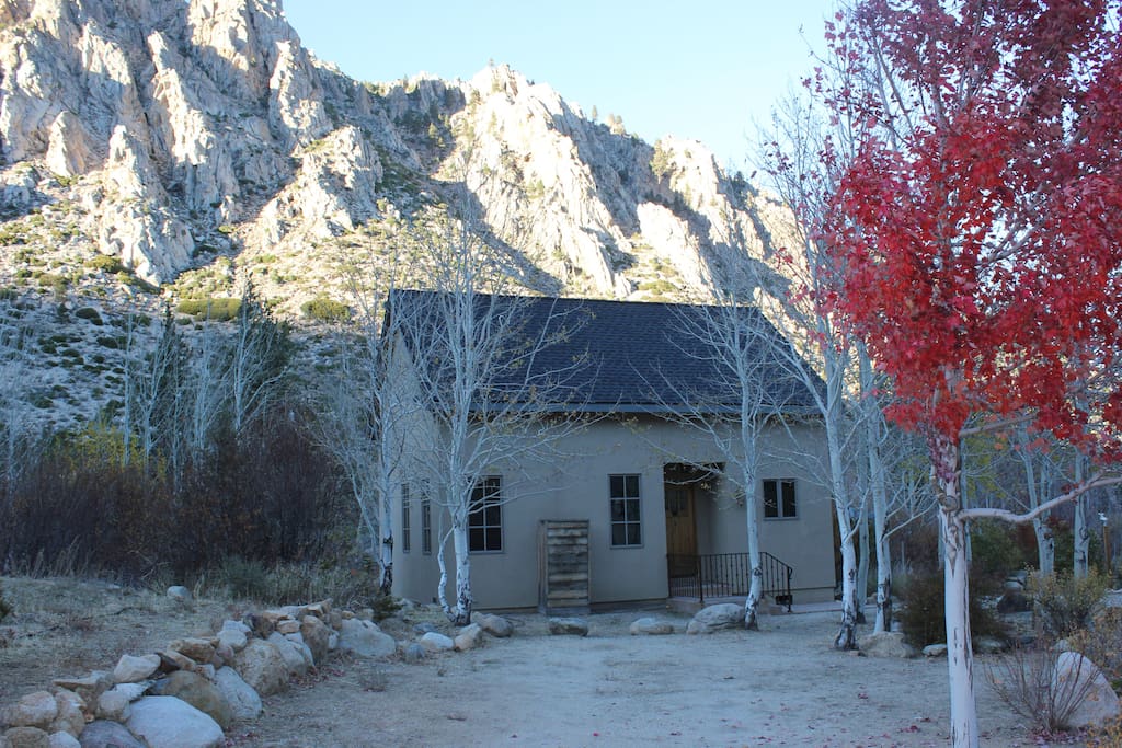 Charming Cottage at River's Edge Guesthouses for Rent in Markleeville