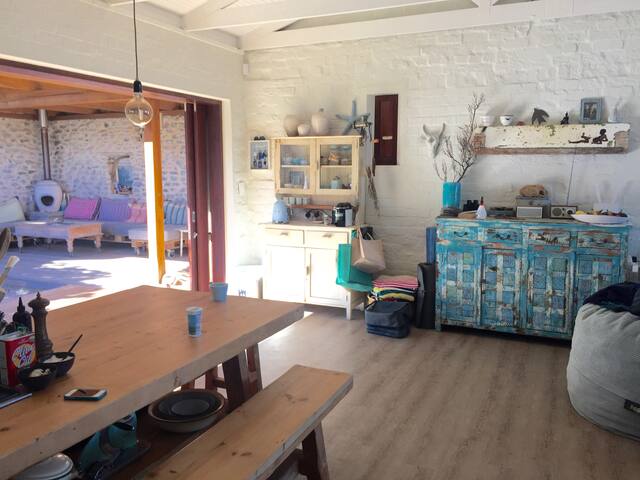 Beach House with spectacular views – Free Wifi gallery image 5