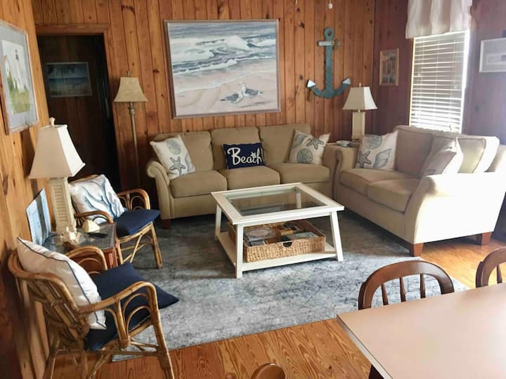 Oceanview Cottage In The Heart Of Atlantic Beach - Morehead City, NC