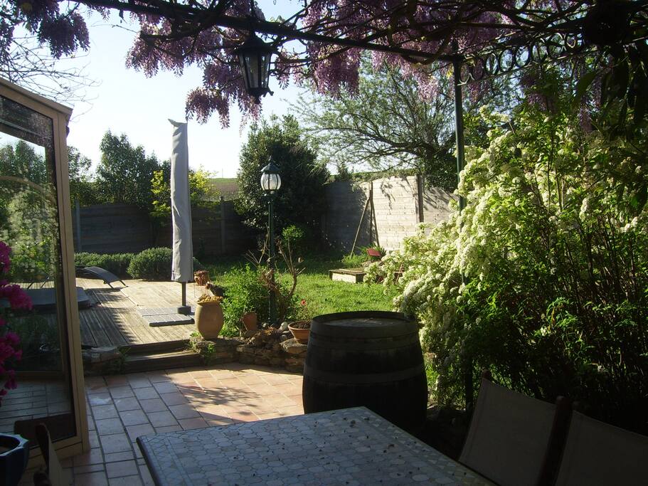Vue depuis la terrasse ombragée