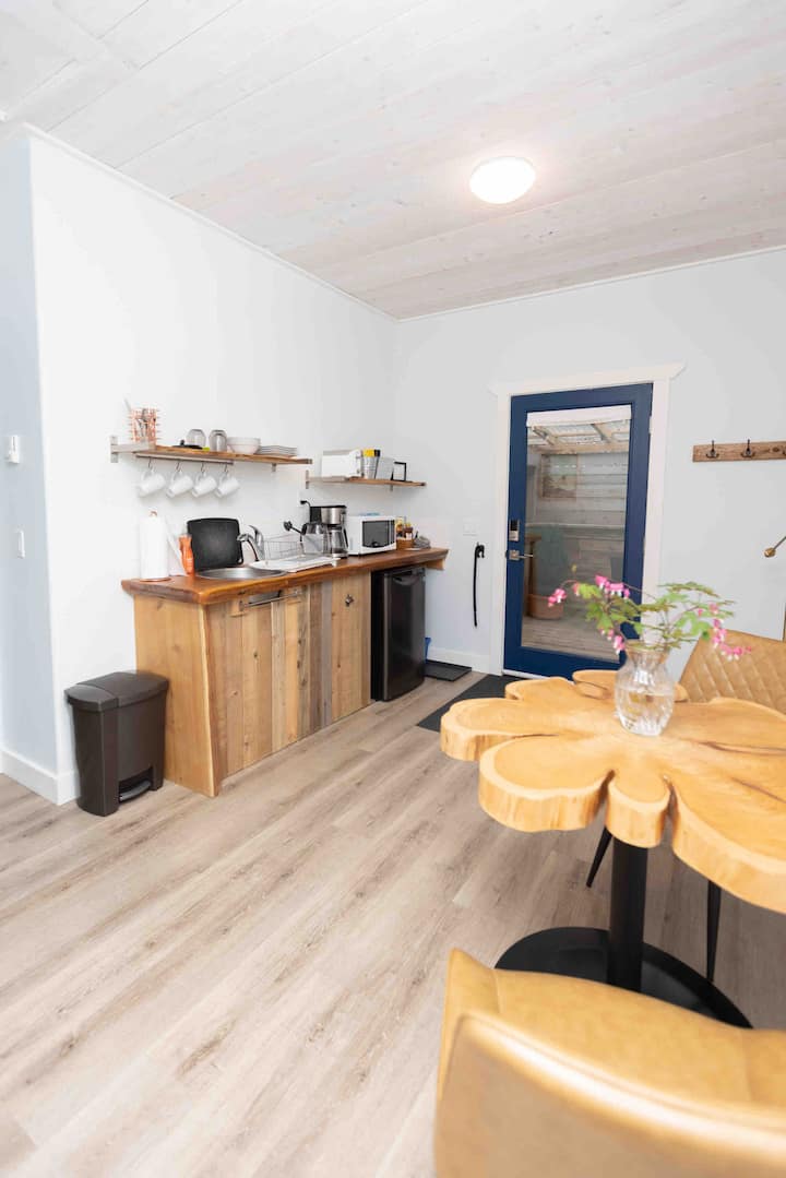 The Edgeflow Guest Suite - Ucluelet