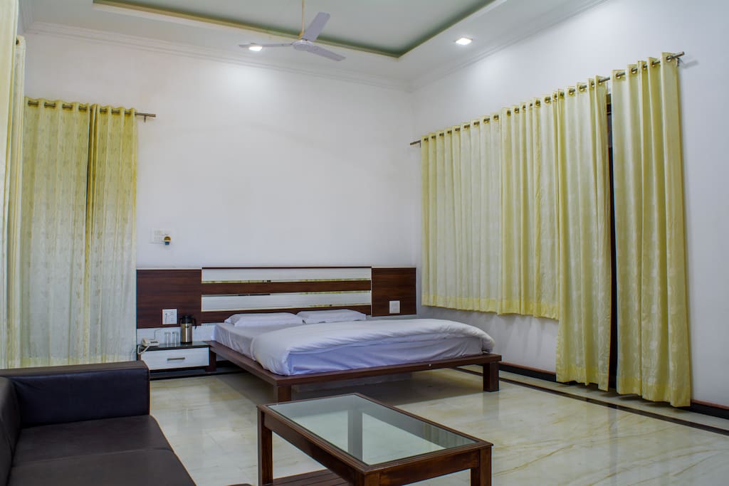 Tiger Hill Homestay - Super Deluxe Room- Bedroom.