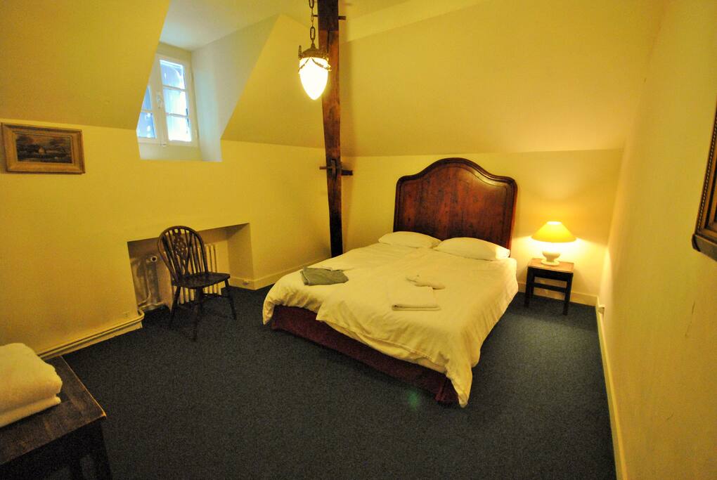 une grande chambre