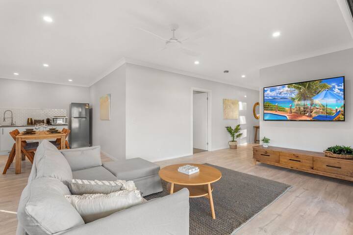 The Cove 3 – Steps from beach, ground floor space.