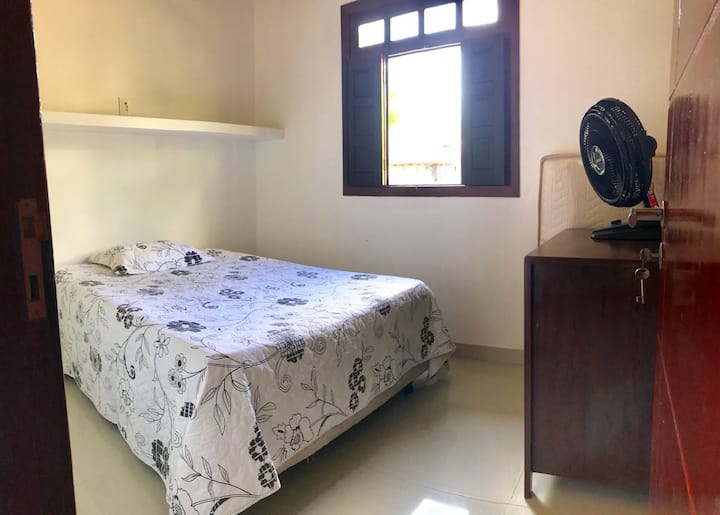 Dormitorio 4
1 cama doble y aire acondicionado. 