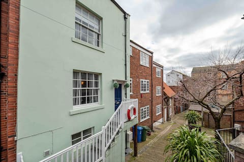 Successful Airbnb property: Whitehead Hill House in Newby And Scalby