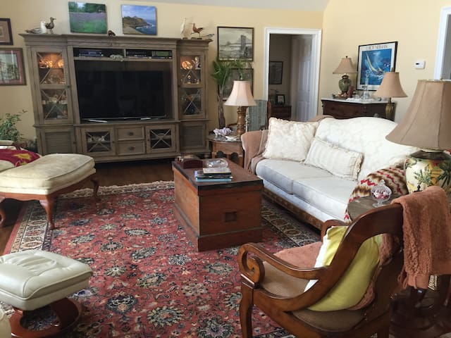 Elegant Mountain Lodging - 1 and 2 Bedroom Options