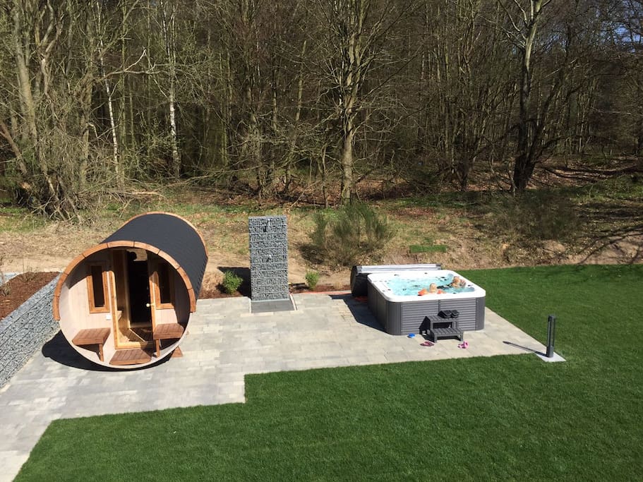 Sauna und Whirlpool