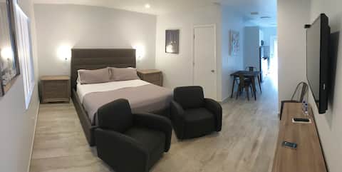 Renovated Ocean Cabana Studio, steps to the beach