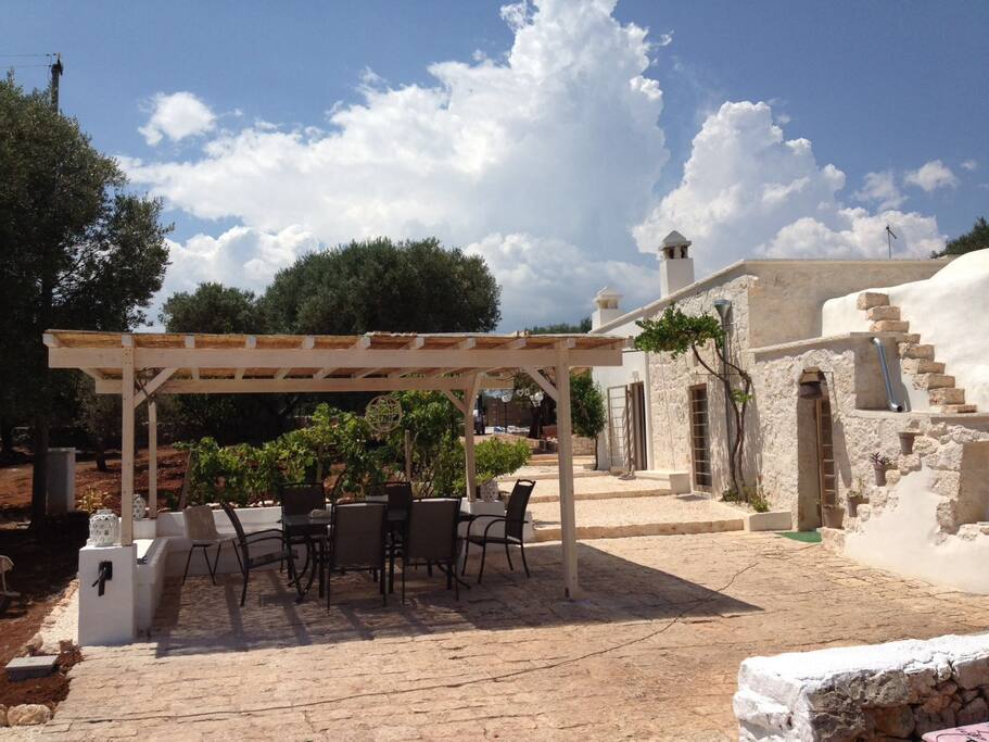 gazebo e panoramica esterna dalla piscina