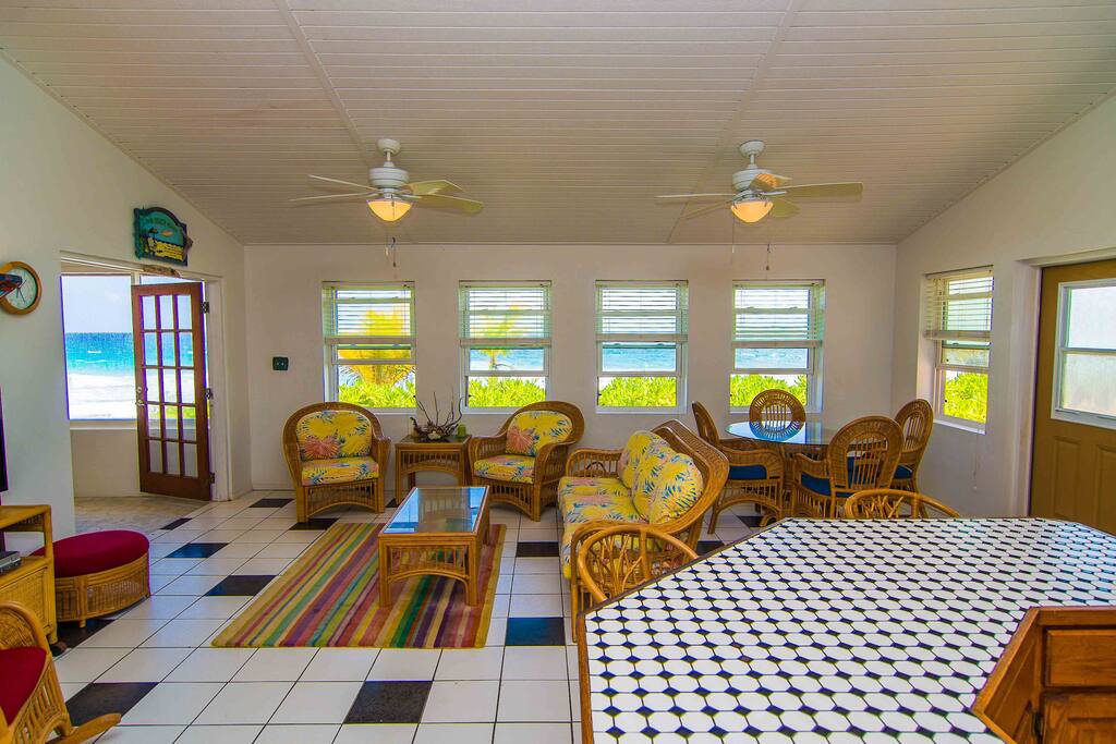 A fabulous sea view as soon as you walk in the door--windows all around