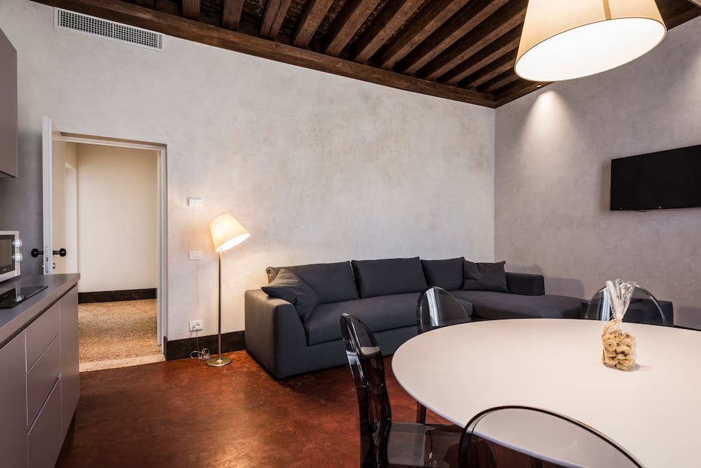 MyPlace Campo Santa Margherita Deluxe-Soggiorno e angolo cottura