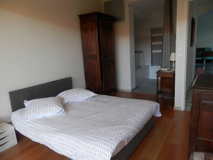 Dormitorio 2 - cama 2 personas.
