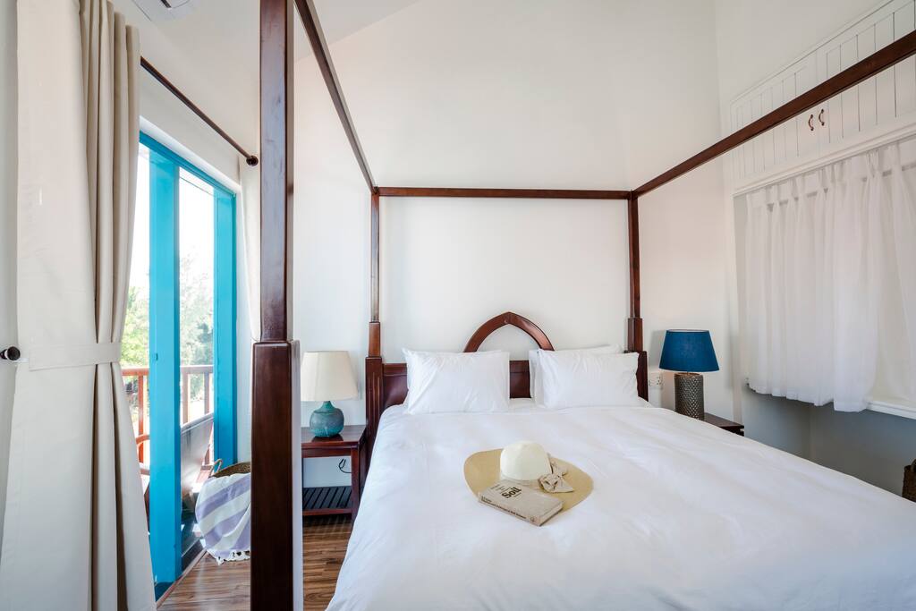 A double bed with the most comfortable mattress and linens for the best sleep.