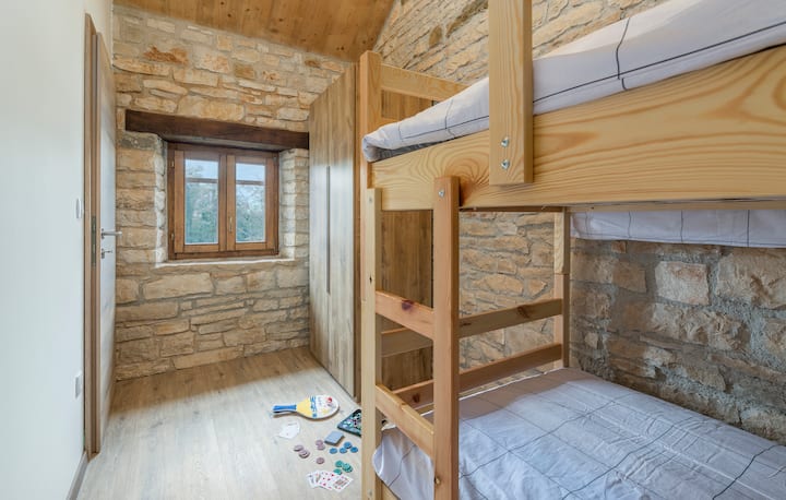 Ap. 1 - Kati 1 - Kati 1 - Dhoma e gjumit 2 me krevate marinari.