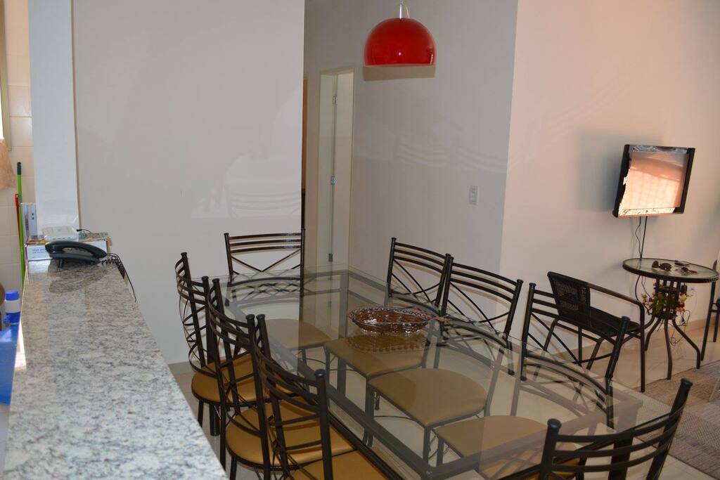 Sala de jantar mesa com 8 cadeiras