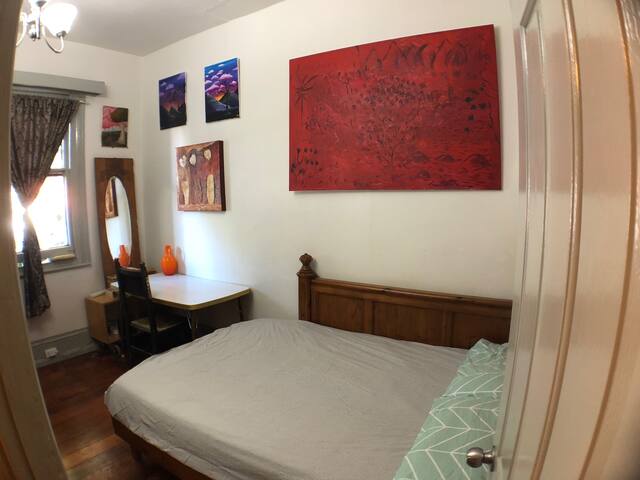 The Hippy Heaven Master Bedroom Townhouses For Rent In