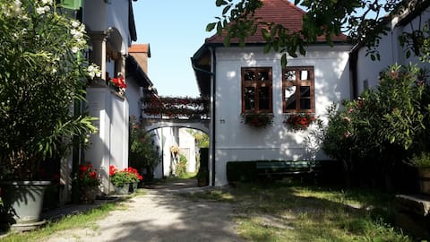 App1. Juwel: Hofgassenjuwel near Heimathaus