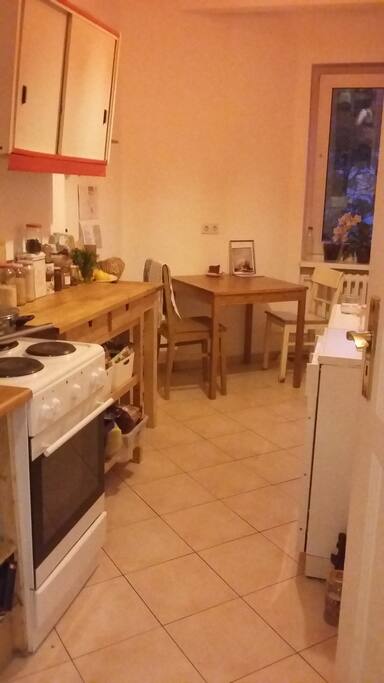 * die Küche (sieht jetzt etwas anders aus - ich habe sie beerenfaben gestrichen.
* kitchen - looks a bit different now - i painted it berry