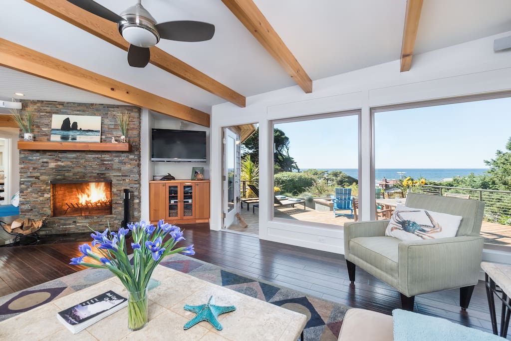 Spacious light-filled living room with stunning ocean view! Entertainment options include cable-equipped HDTV, Blu-Ray DVD, iPod doc, WiFi