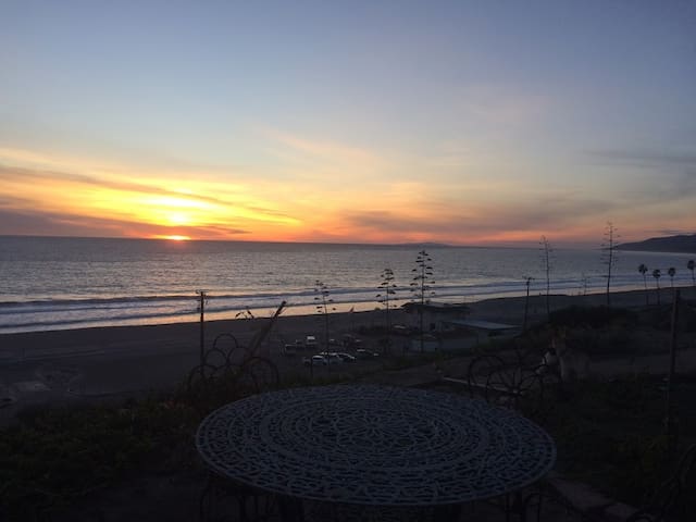 Spacious Guest House Across From Zuma Beach